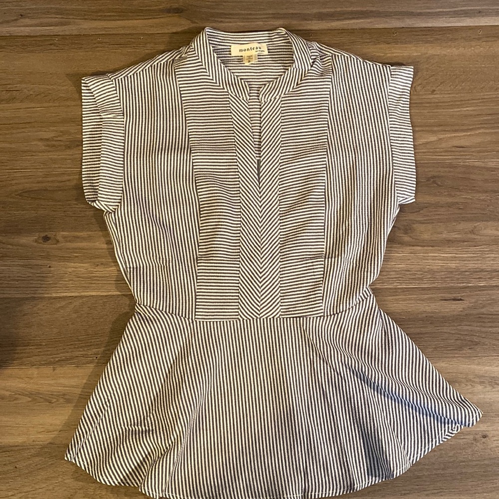Monteau Los Angeles v neck striped top